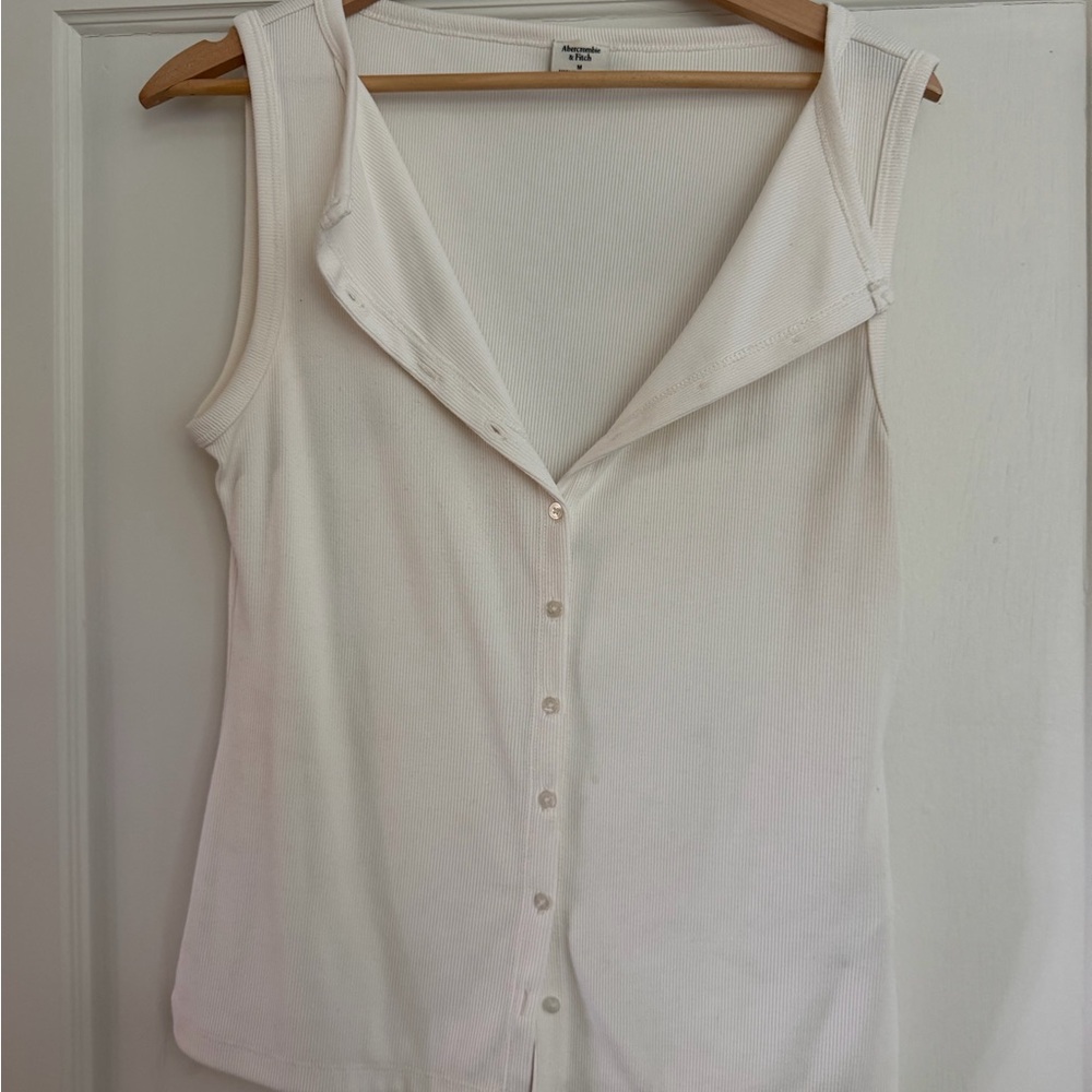 white ribbed sleeveless button-front top by Abercrombie & Fitch - M
